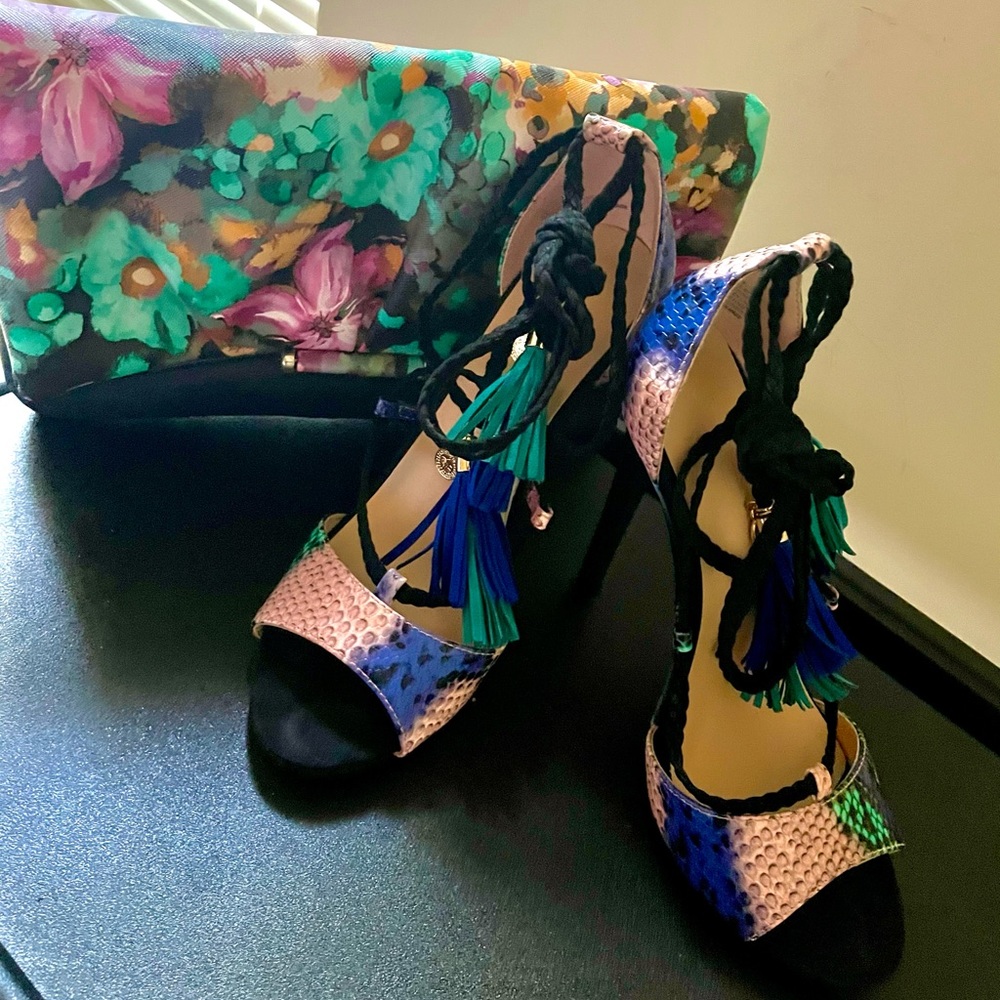 Floral print tassel heels w/ bonus floral clutch!